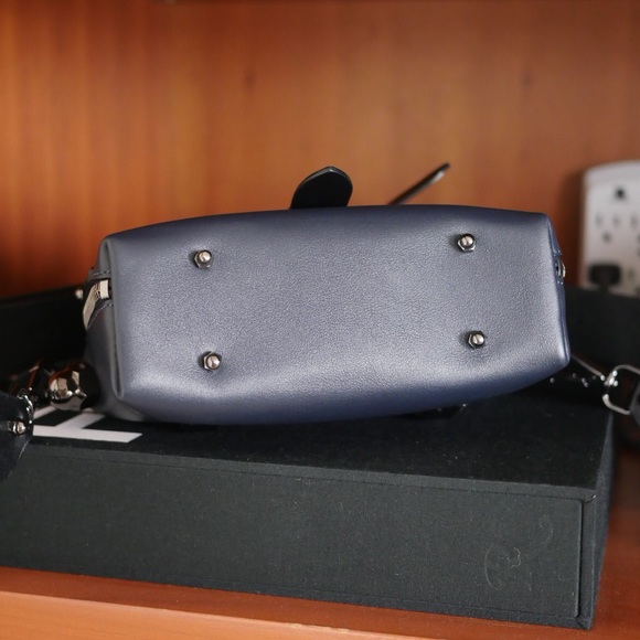 Pugnetti Micro Tool Bag in dark blue with black hardware - Picture 2 of 11